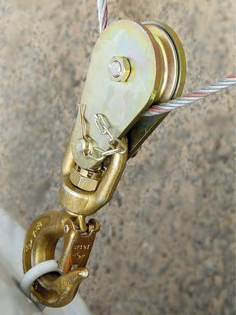 Kasteblok, der automatisk låses når topkrogen drejes til normal position